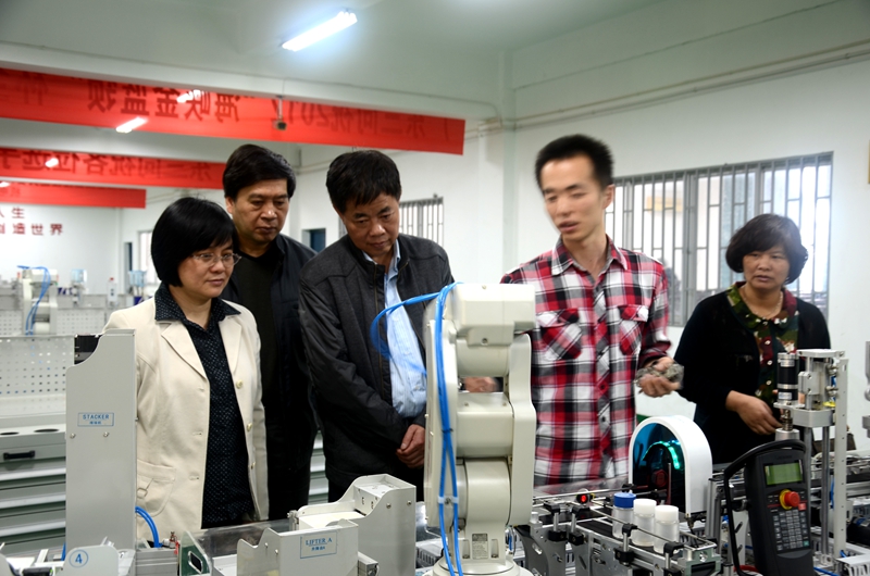 省中华职教社领导到我校指导工作(图2)