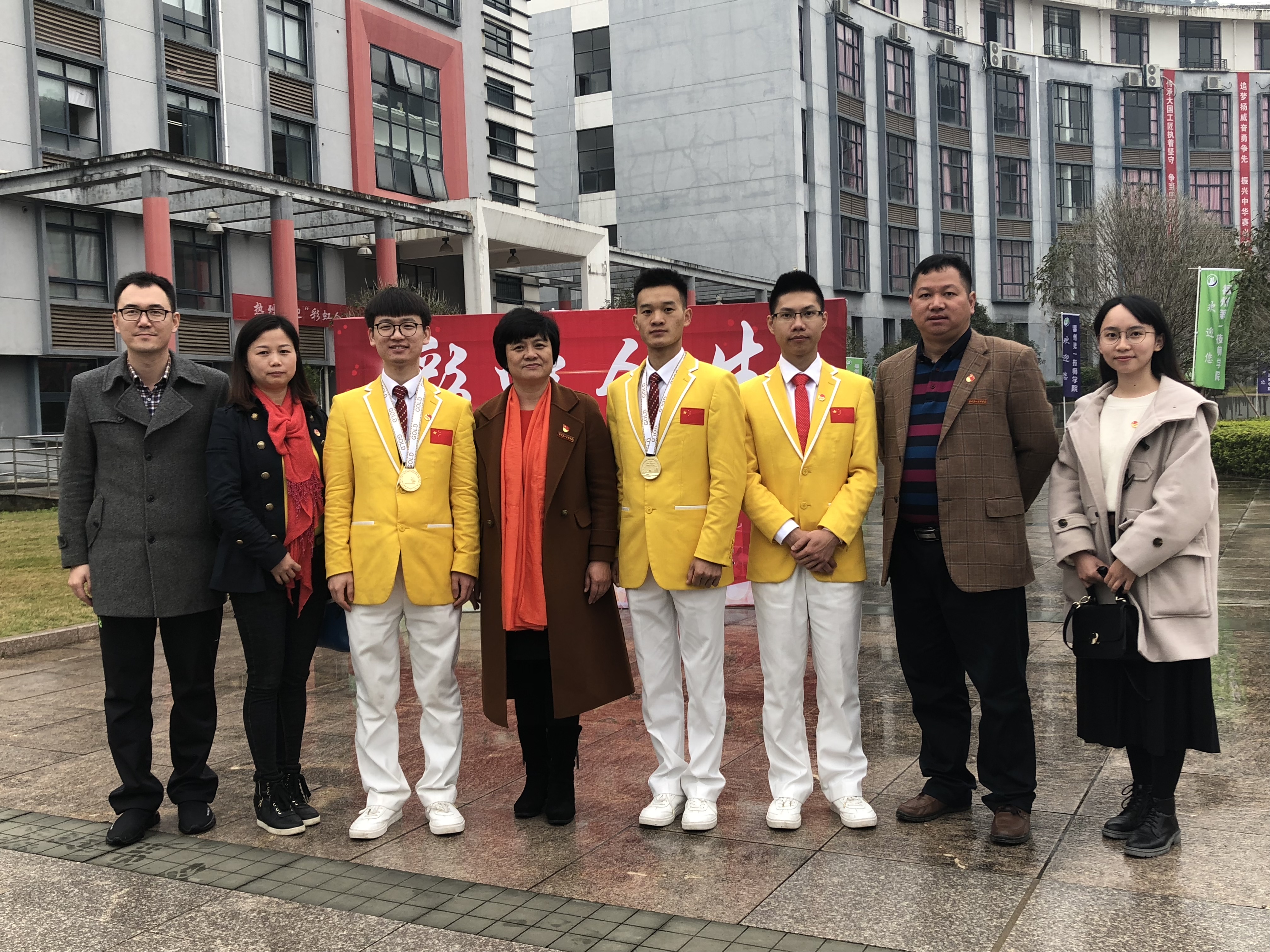 十九大代表和世界技能大赛冠军走进一技师(图12)