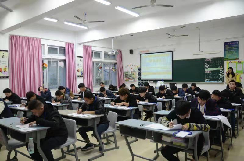 2018年福州市焊工职业技能竞赛在我院成功落幕(图4)