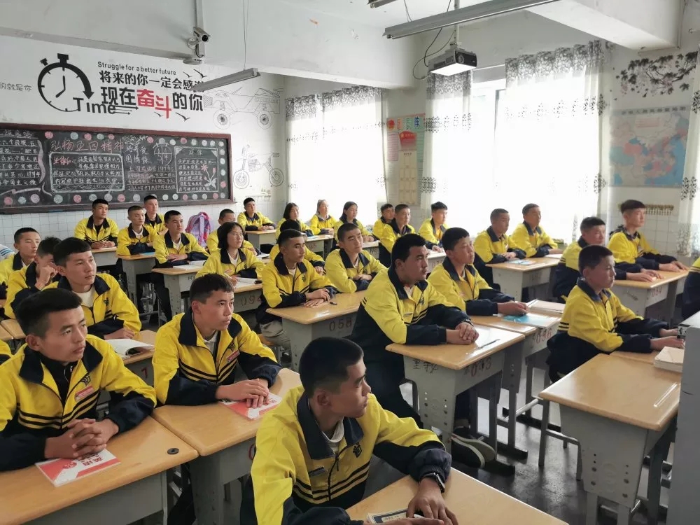 援疆教师郑棋雨：将工匠精神融入课堂(图3)