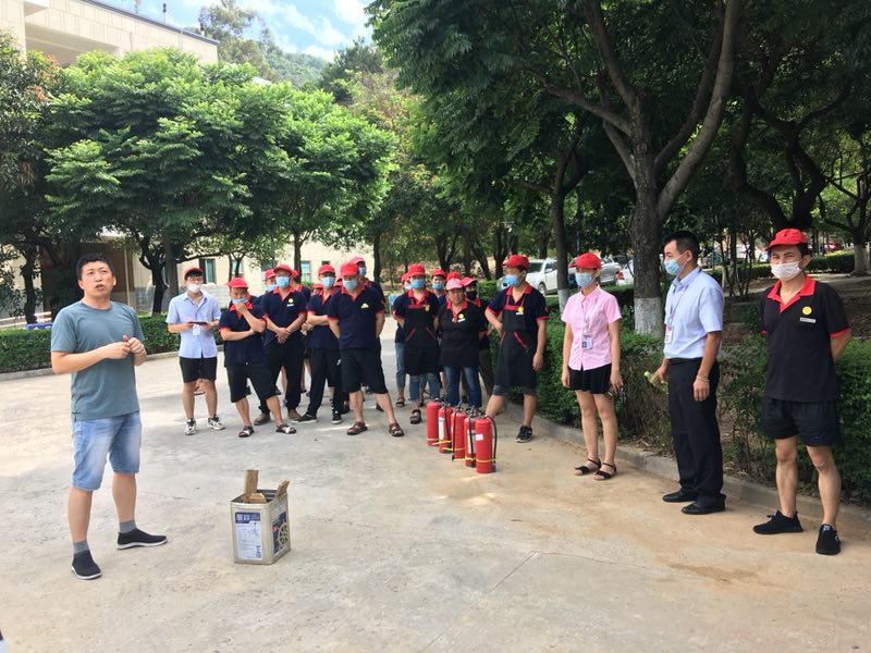 学院举行后勤岗位人员消防演练(图1)