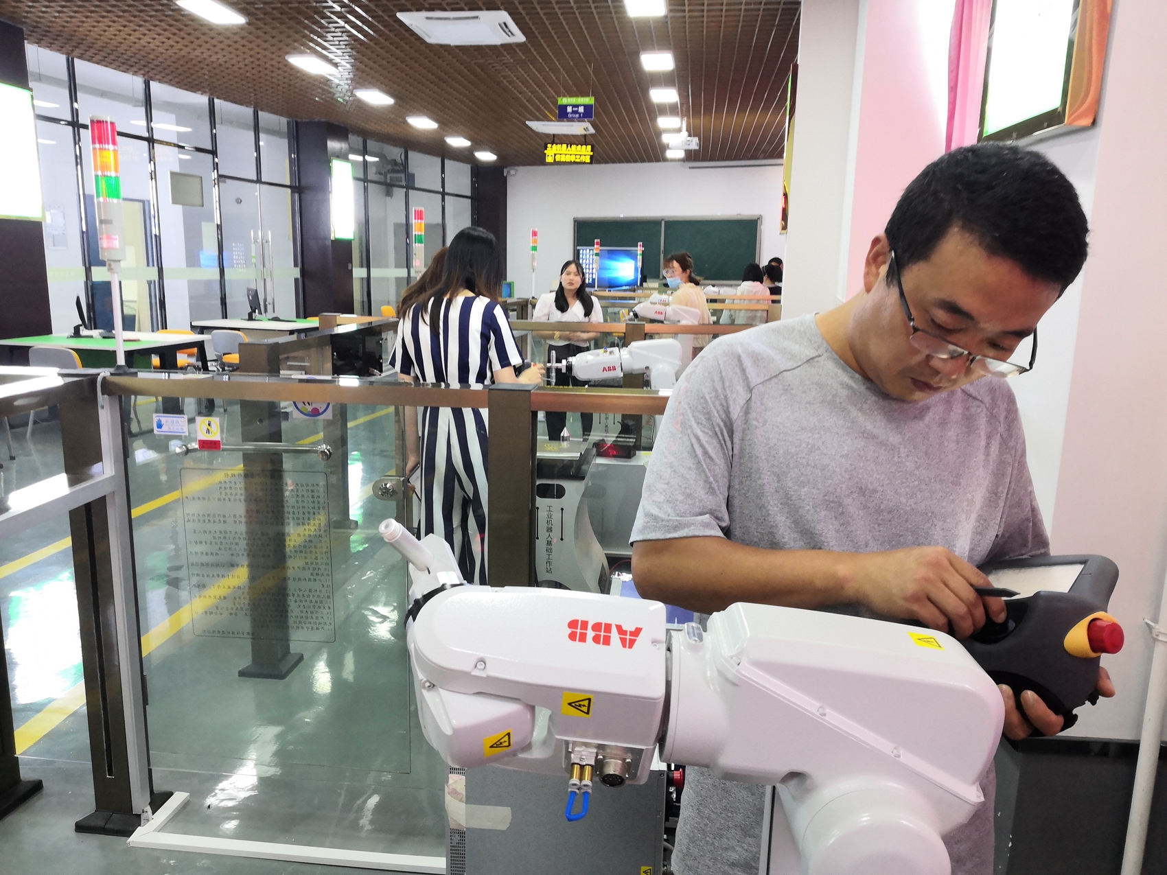 定西师资来院培训工业机器人基本应用技术(图2)