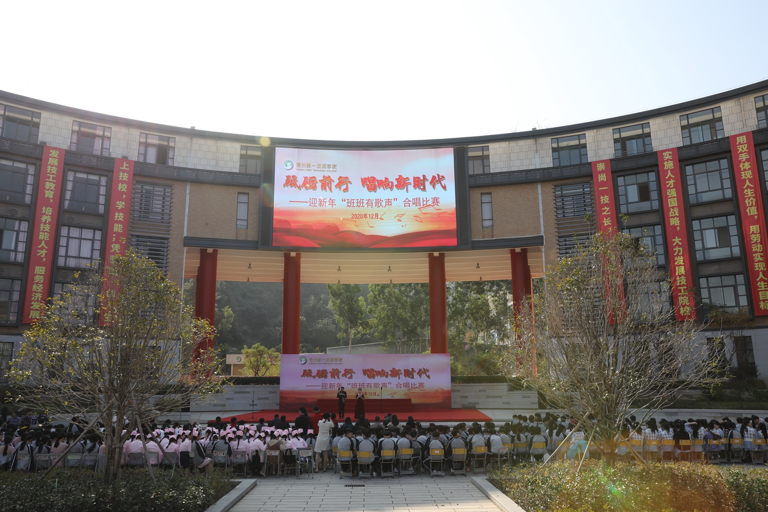 学院举行迎新年“班班有歌声”活动(图1)
