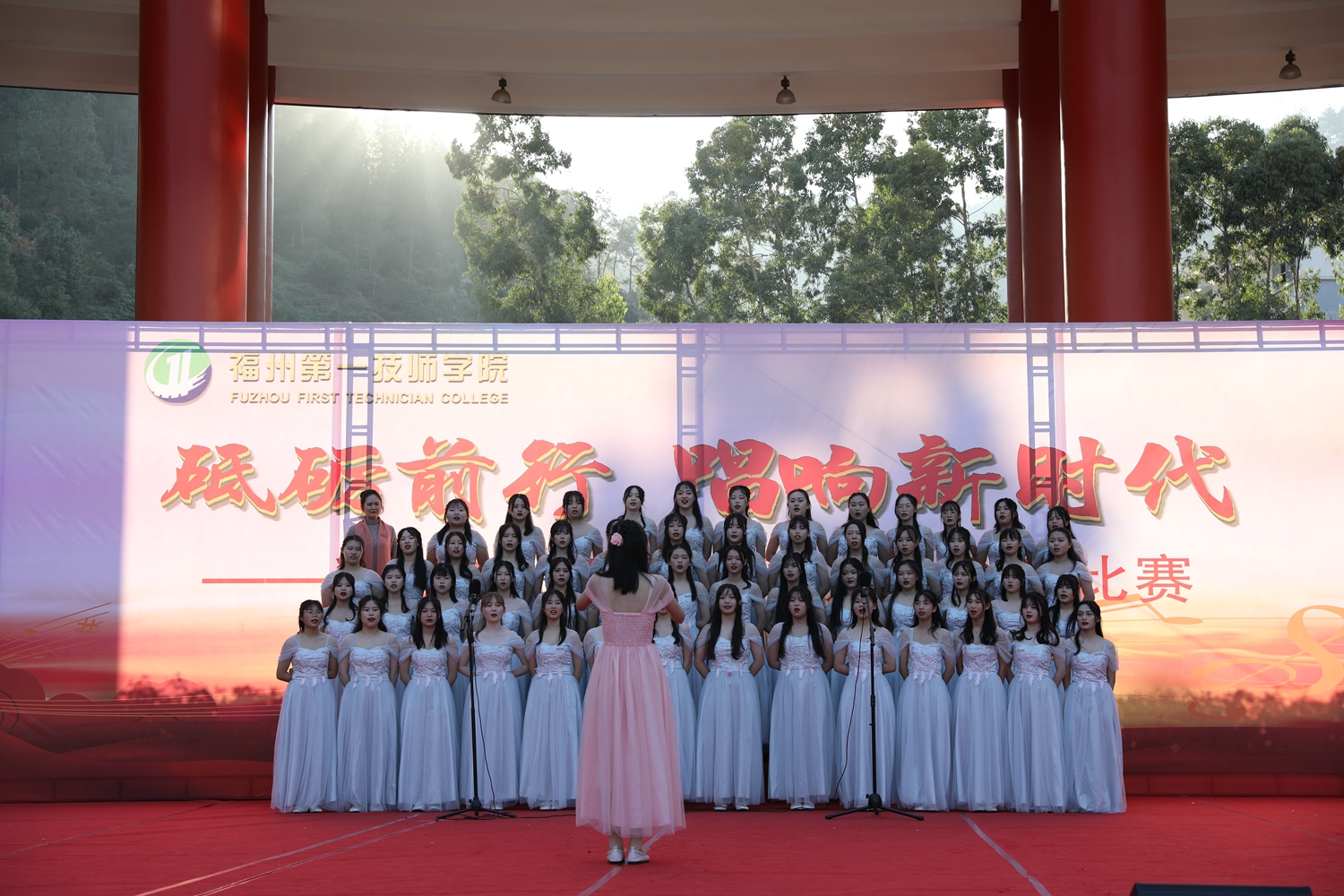 学院举行迎新年“班班有歌声”活动(图3)