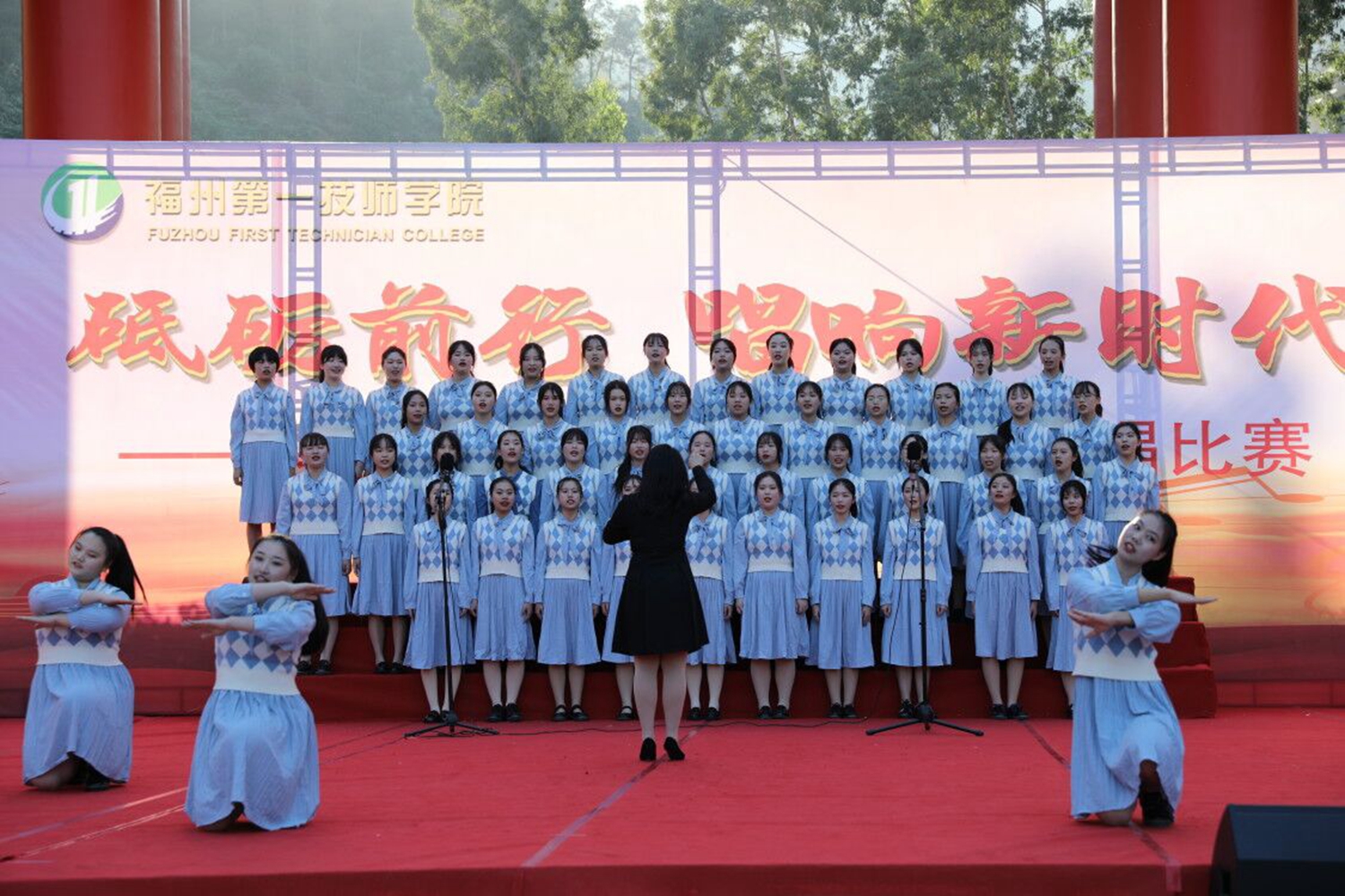 学院举行迎新年“班班有歌声”活动(图4)