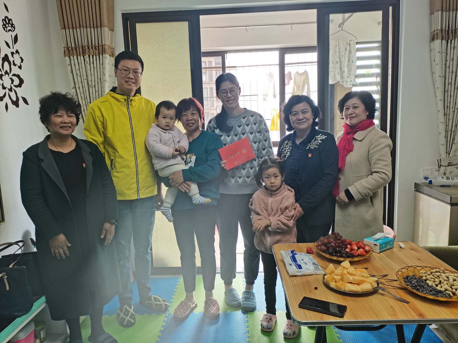 学院开展春节慰问活动(图1)
