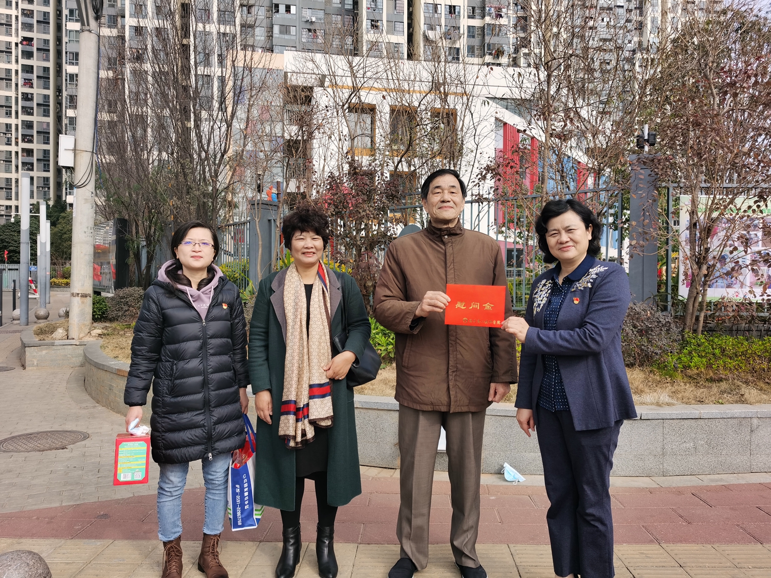 学院开展春节慰问活动(图2)