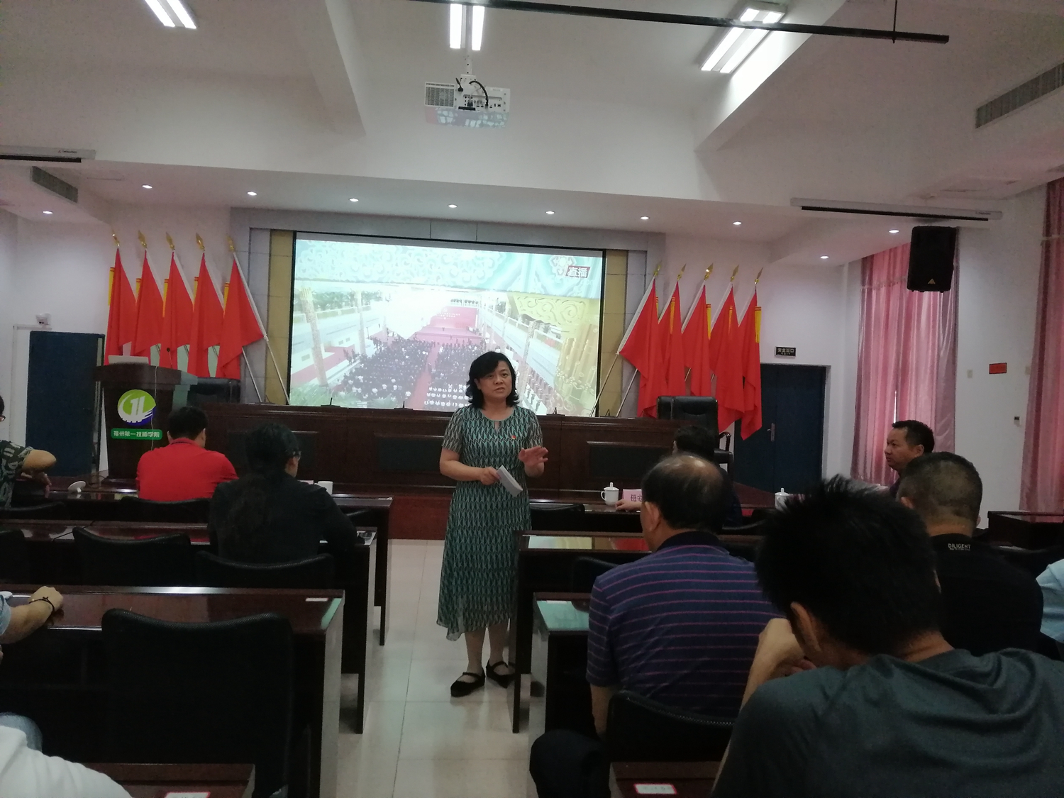 【党史学习教育】澳门永利集团党员集中收看“七一勋章”颁授仪式(图4)