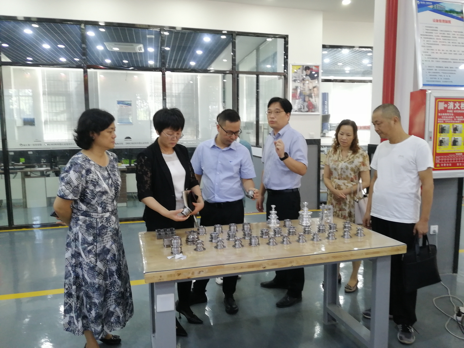 闽侯县联系大学城院校“专班”领导到澳门永利集团调研(图1)