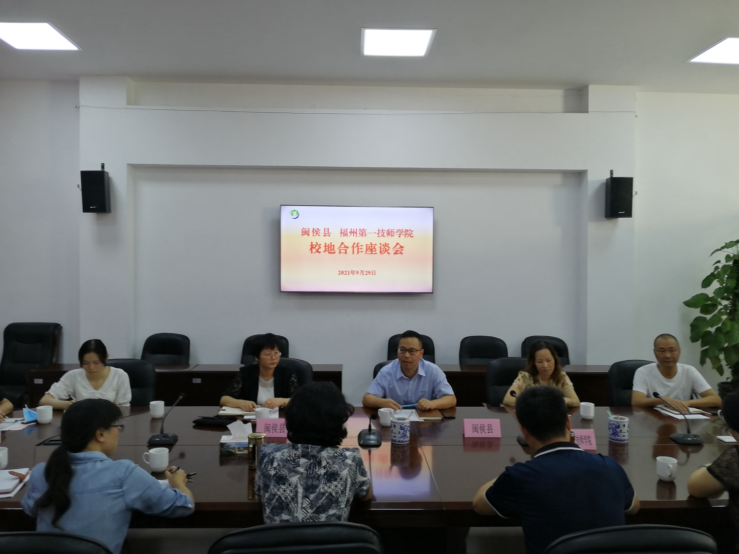 闽侯县联系大学城院校“专班”领导到澳门永利集团调研(图2)