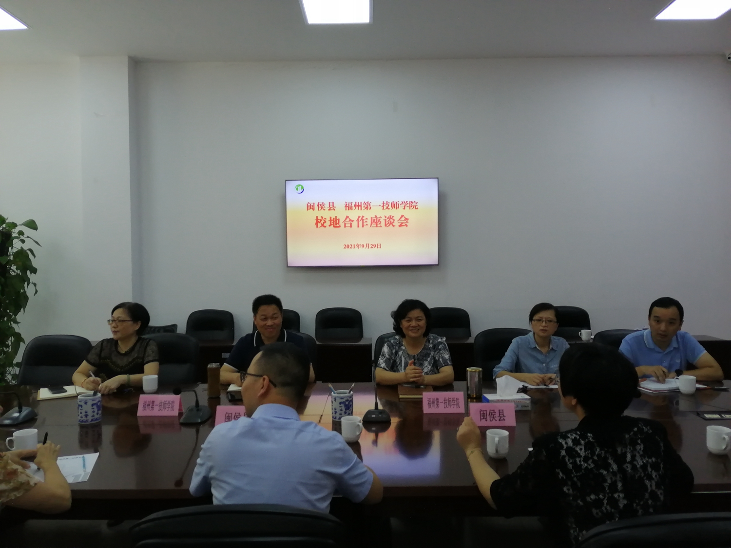闽侯县联系大学城院校“专班”领导到澳门永利集团调研(图3)