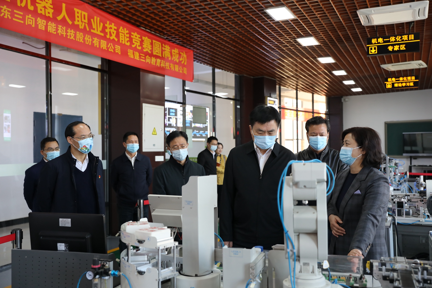 【双创大赛】孔繁军厅长检查指导第二届全国技工院校学生创业创新大赛准备工作(图4)