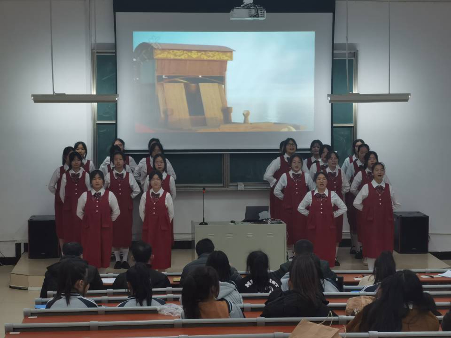 学院举行第四届“经典诵读”大赛(图2)