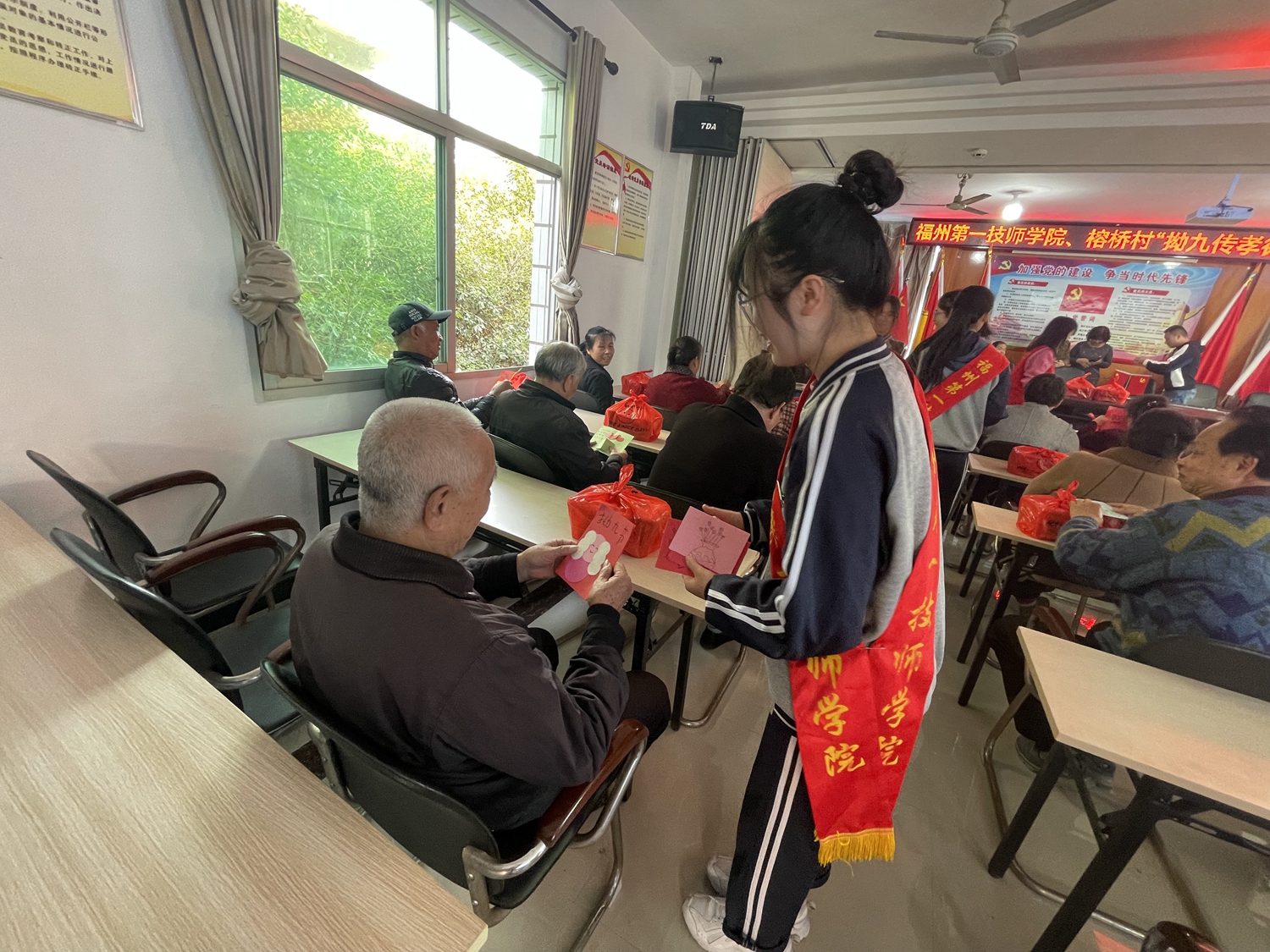 拗九传孝德  情暖一技师(图2)