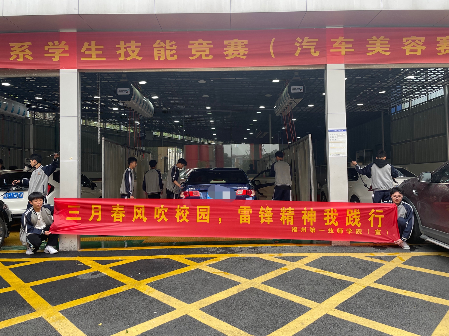 三月春风吹校园，雷锋精神我践行(图2)