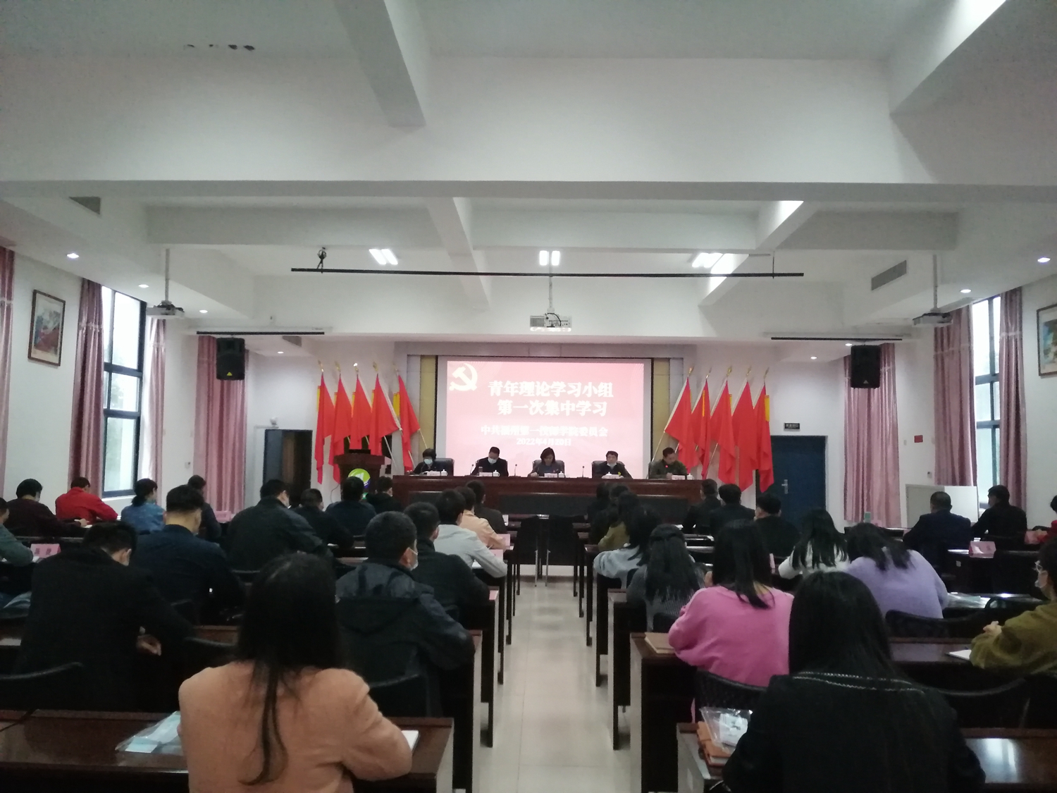 澳门永利集团青年理论学习小组开展第一次集中学习(图1)