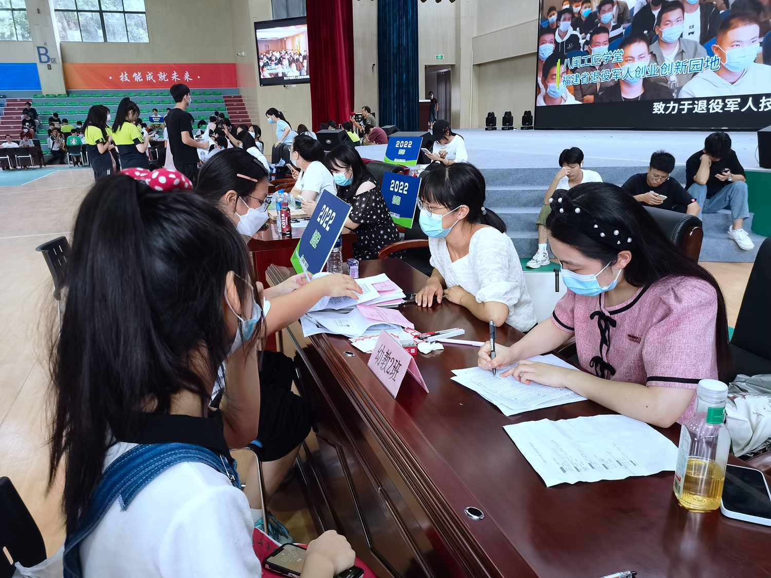 满新欢喜，以心迎新!（福州一技师2022年迎新生现场）(图10)