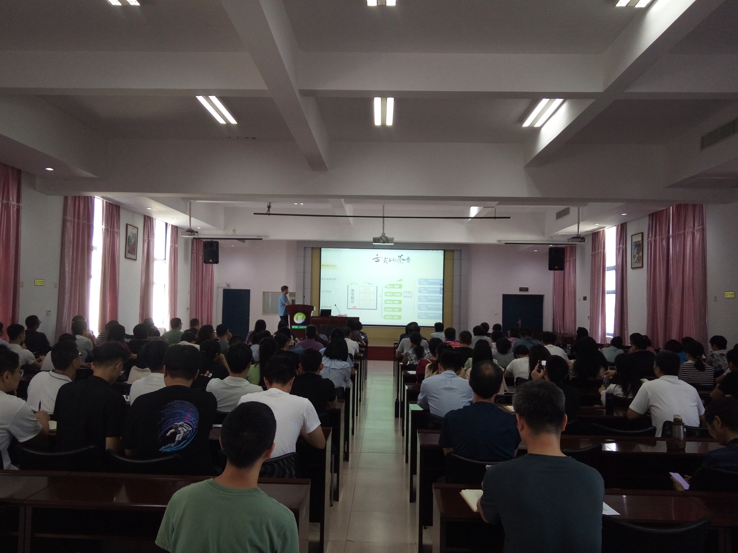 深耕课堂教学，夯实教学基本功（学院举行主题教研活动）(图2)