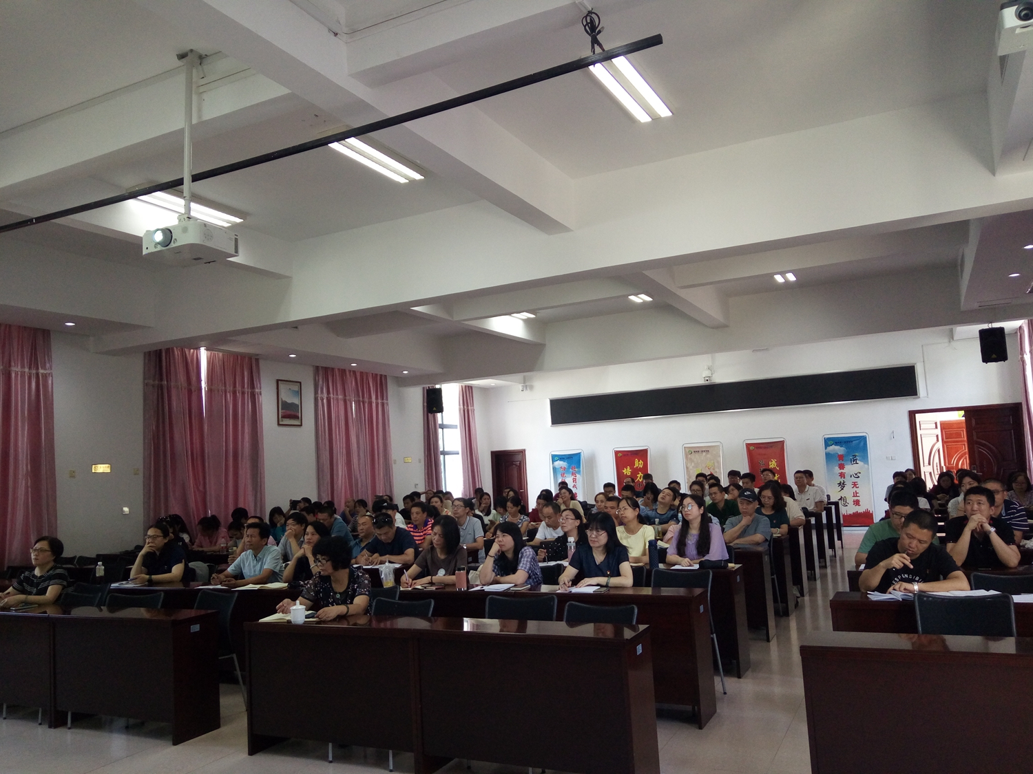 深耕课堂教学，夯实教学基本功（学院举行主题教研活动）(图3)