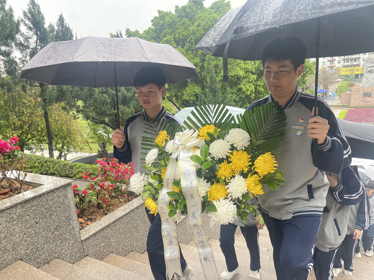 澳门永利集团积极参与“百园千校清明祭英烈”活动(图2)