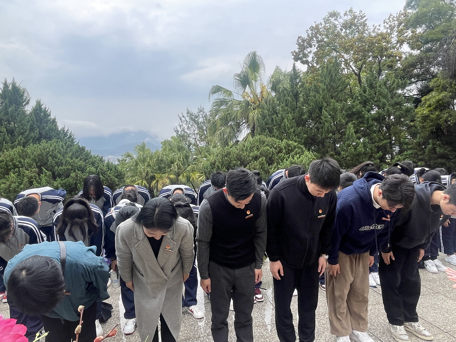 澳门永利集团积极参与“百园千校清明祭英烈”活动(图3)