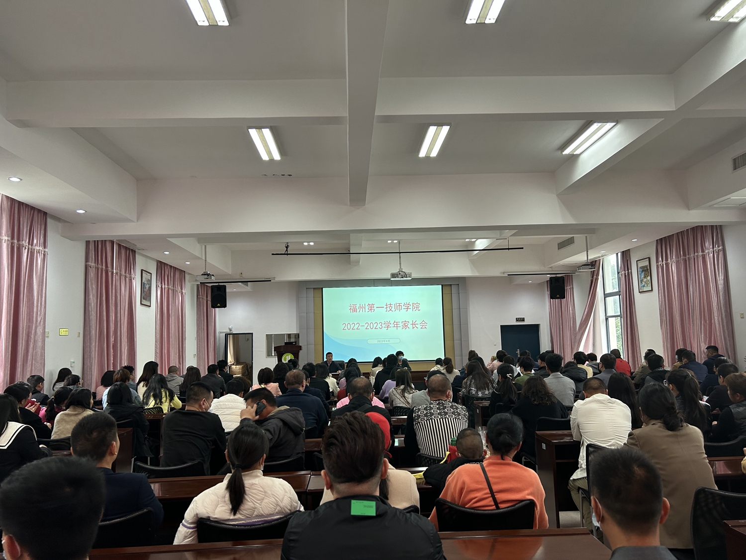 澳门永利集团举行2022-2023学年家长会(图1)