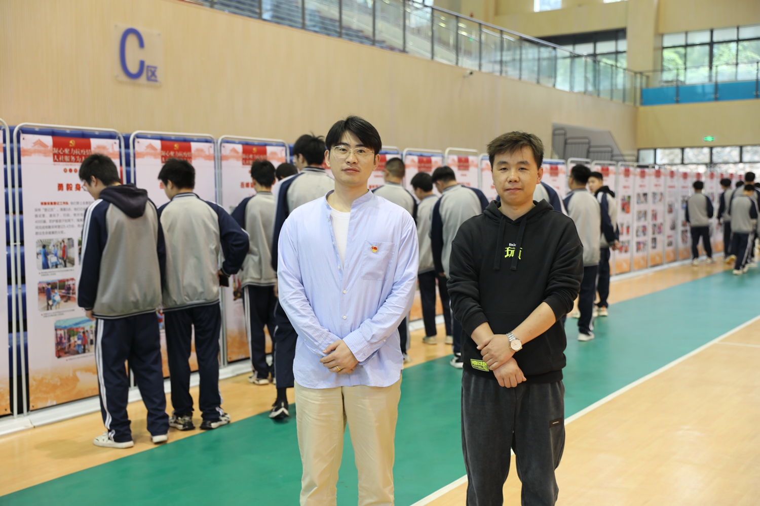 澳门永利集团师生观看市局疫情防控守护队工作纪实展(图6)